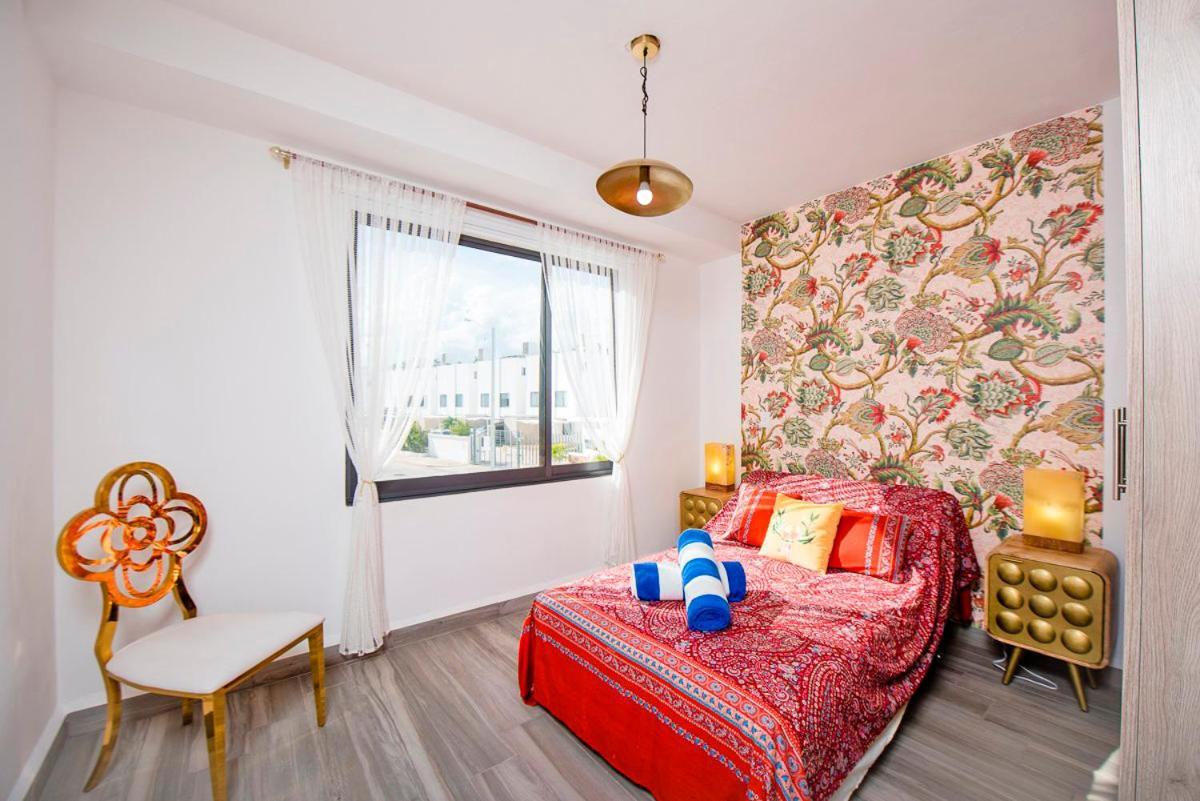 Сasa de vacaciones Charming & Comfortable House, 15 Min To Downtown