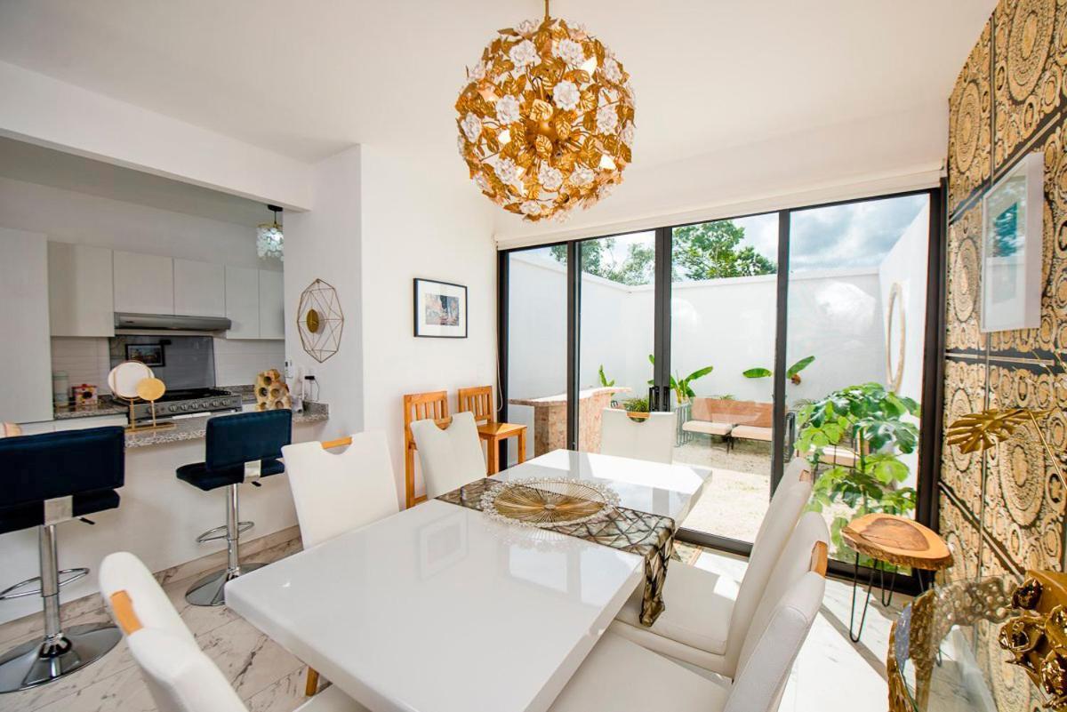 Charming & Comfortable House, 15 Min To Downtown Playa del Carmen