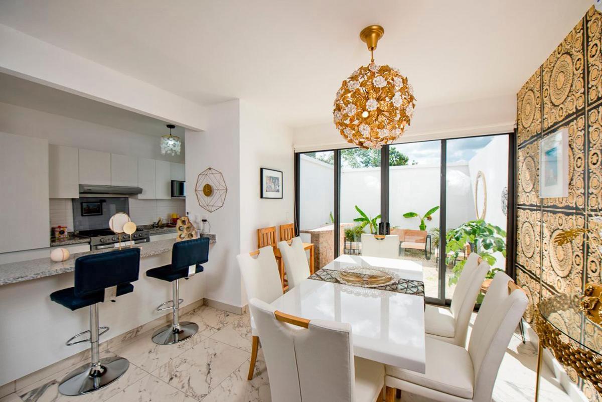 Charming & Comfortable House, 15 Min To Downtown *